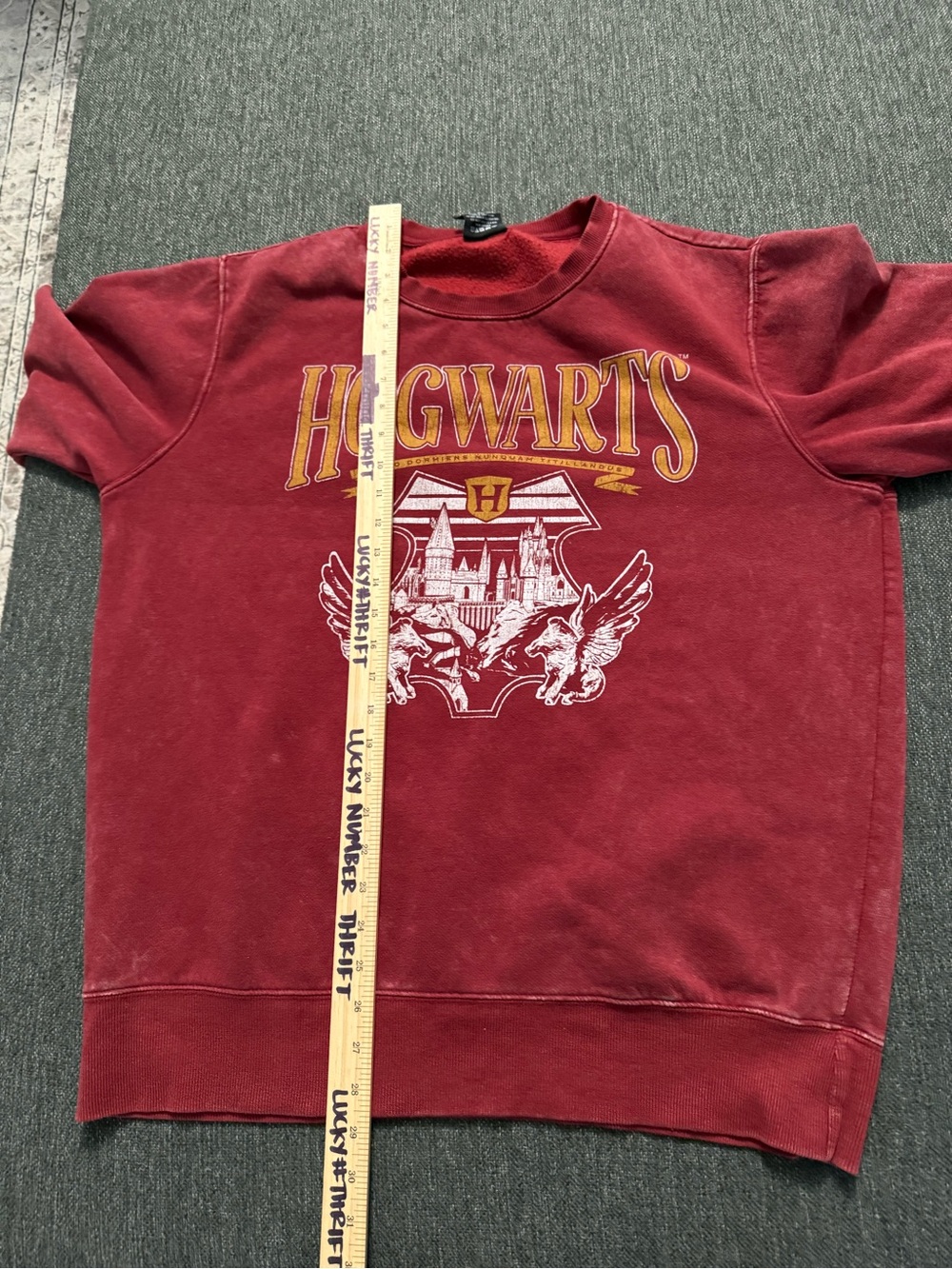Hogwarts Maroon Crewneck graphic Sweatshirt size Large 42-44 - Picture 8 of 9